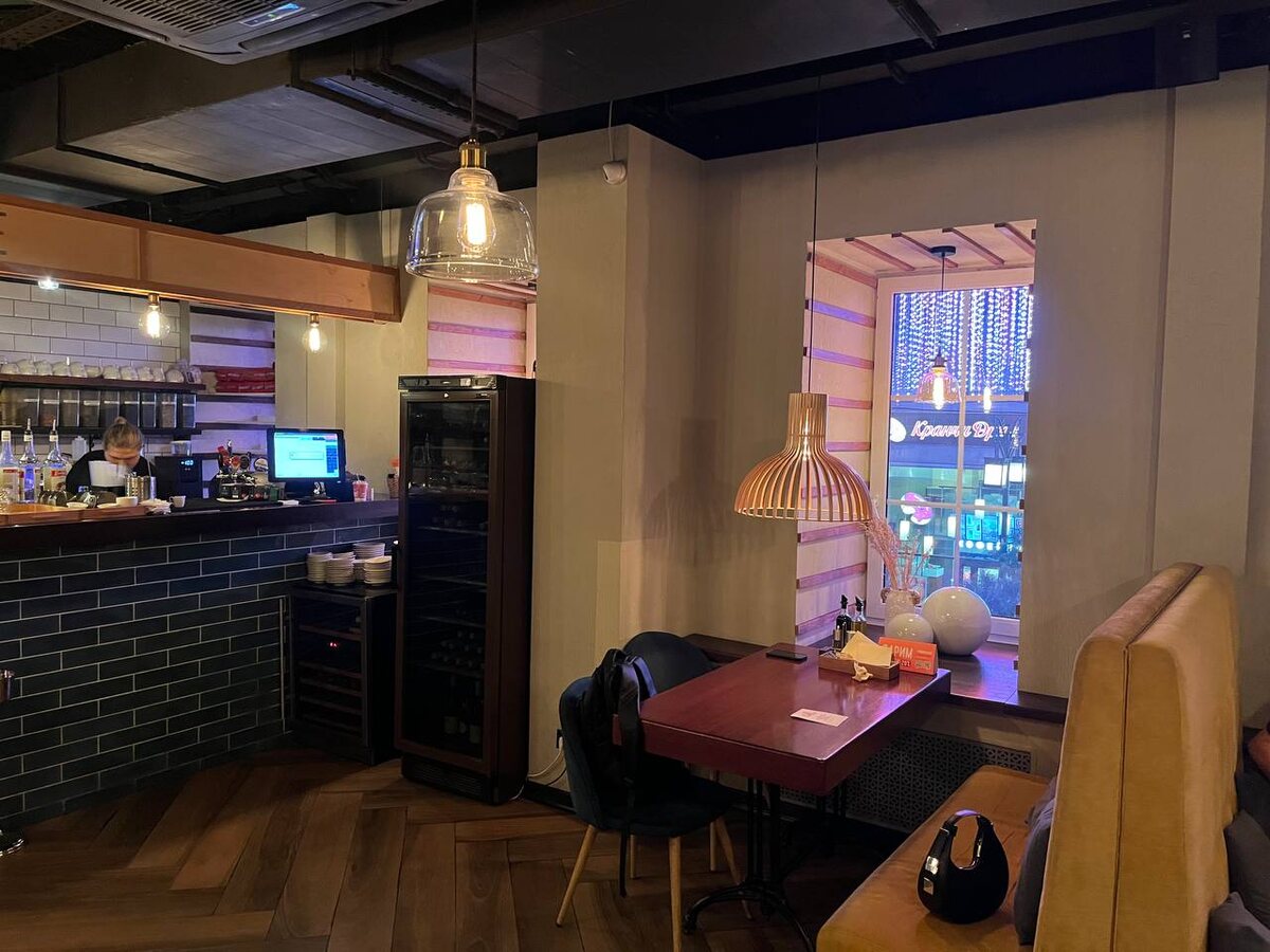 вид на наш столик на 2 этаже