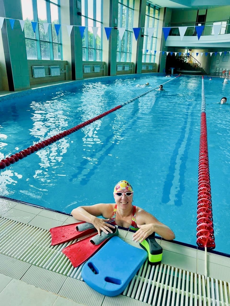 Инвентарь не мой, я пользуюсь тем, что предлагает бассейн фитнес-клуба. Лопатки думаю свои купить