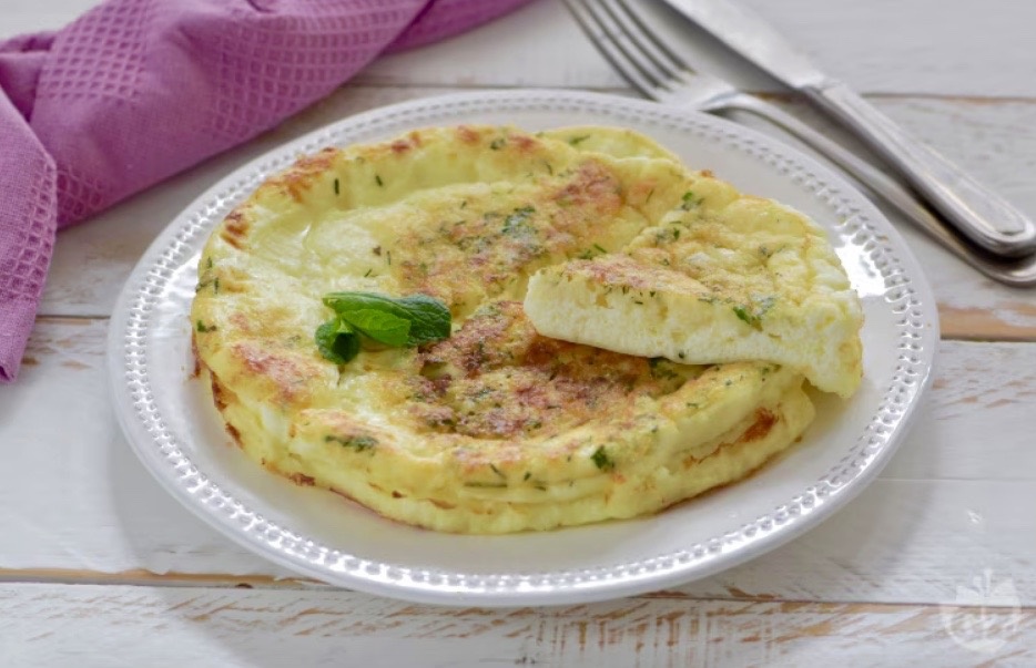 Белковая фритатта с молодой капустой и зеленью. / Еда, рецепты из капусты.