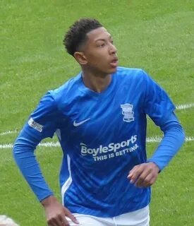 
Полузащитник “Сандерленда” Джоб Беллингем отклонил предложение “Айнтрахта” Франкфурт! 🙅‍♂️

По информации Frankfurter Rundschau, Джоб Беллингем вместе с родителями посетил расположение франкфуртского клуба и пообщался с гендиректором Маркусом Креше. Однако, несмотря на это, младший брат Джуда Беллингема решил не переходить в “Айнтрахт”. 🚫

Ранее сообщалось, что в подписании Джоба Беллингема также заинтересована дортмундская “Боруссия”! 🟡⚫️

Сможет ли “Боруссия” переманить талантливого хавбека к себе? Или Джоб выберет другой клуб? 