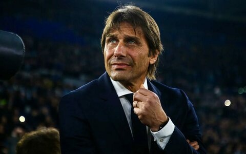 
Антонио Конте продолжит руководить “Наполи”! 🎉 Пресс-служба клуба подтвердила это в эффектном ролике с подписью: “Con Te 𝑨𝑮𝟒𝑰𝑵!” (“Снова с тобой”)! 🇮🇹

Напомним, Антонио Конте возглавил “Наполи” в 2024 году, подписав трехлетний контракт, и в первый же сезон привел клуб к чемпионству в Италии! 🏆

“Конте остается в «Наполи», зарплата тренера увеличится. Клуб пообещал амбициозный план на трансферном рынке”, - сообщает Фабрицио Романо. 💰

Болельщики “Наполи” могут ликовать! Под руководством Конте команда продолжит бороться за высокие места в Серии А и Лиге Чемпионов! 🔥