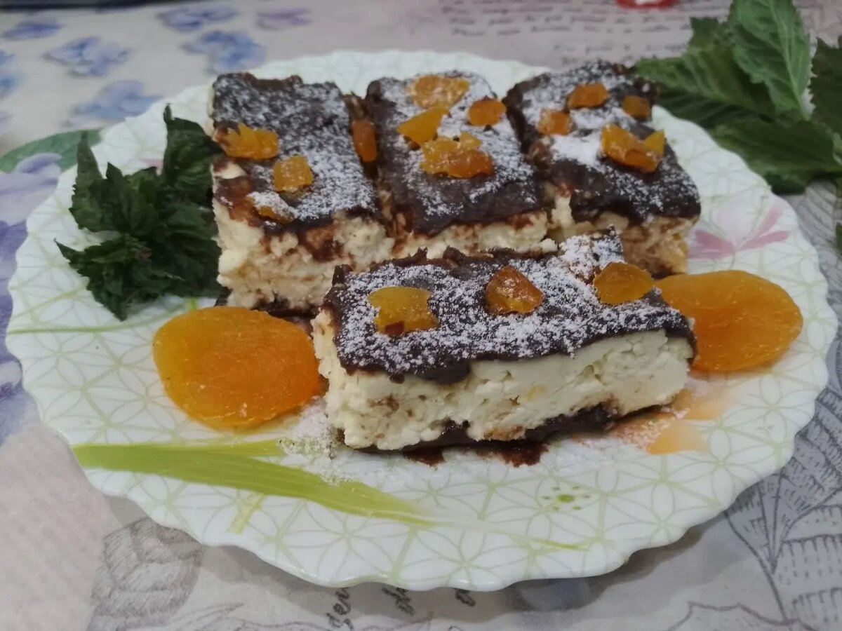 Творожный десерт с изюмом и курагой