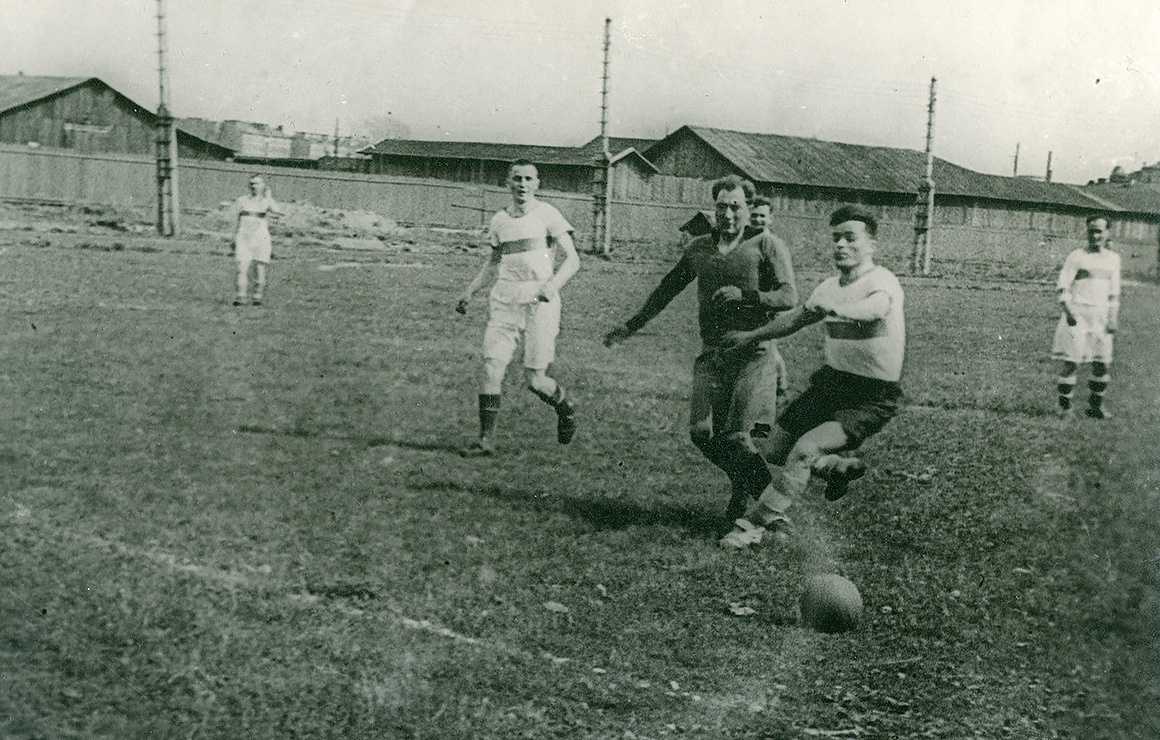  Легендарная встреча 31 мая 1942 года на поле стадиона «Динамо». Фото: fc-zenit.ru