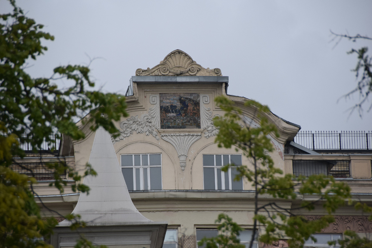 Кинопавильон на крыше "тучереза". Вид с Тверского бульвара. Фото автора канала "Приключения Тома Сойера".