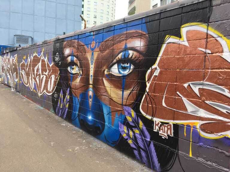 Я еще копейки в курьерке зарабатываю, а вы так не можете, вам лень, бе-бе-бе