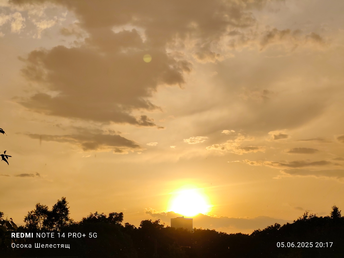 Закат. Вечер - это всегда время принятия решений на следующий день.