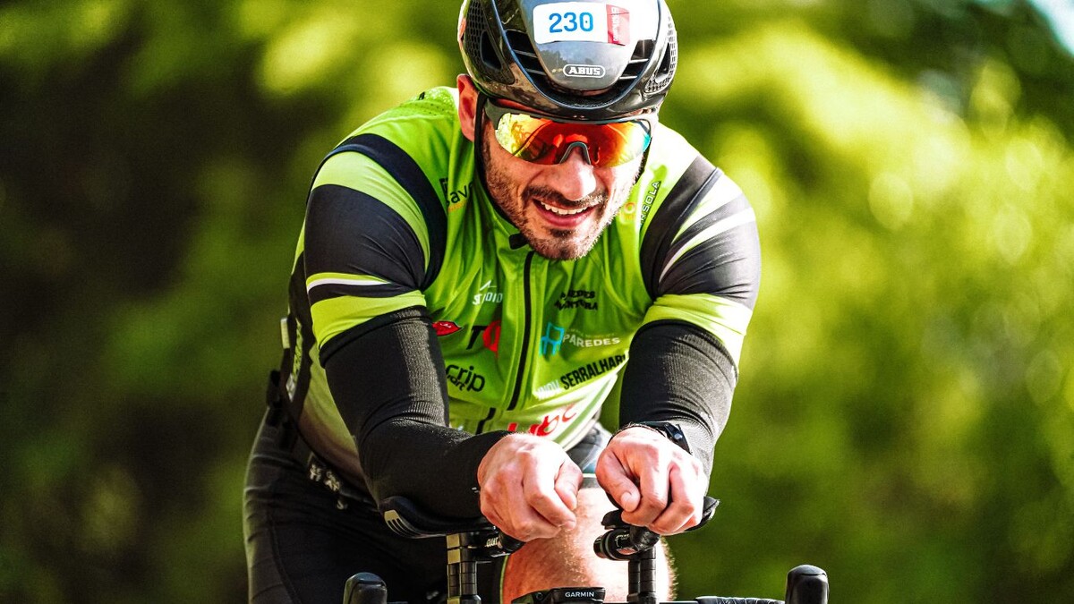 «Не шлем спасёт — привычка его надевать». Развенчиваем главные мифы о безопасности на велосипеде с травматологом Кузнецовым