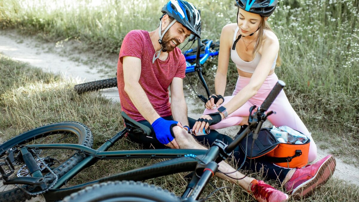 6 важных вопросов травматологам ко Дню велосипедиста: от аптечки до первой помощи пострадавшему 
