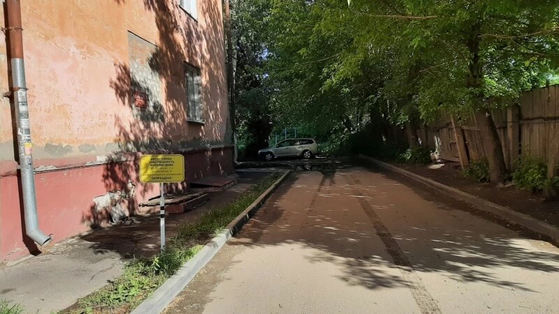     Автопарковки во дворах. altapress.ru