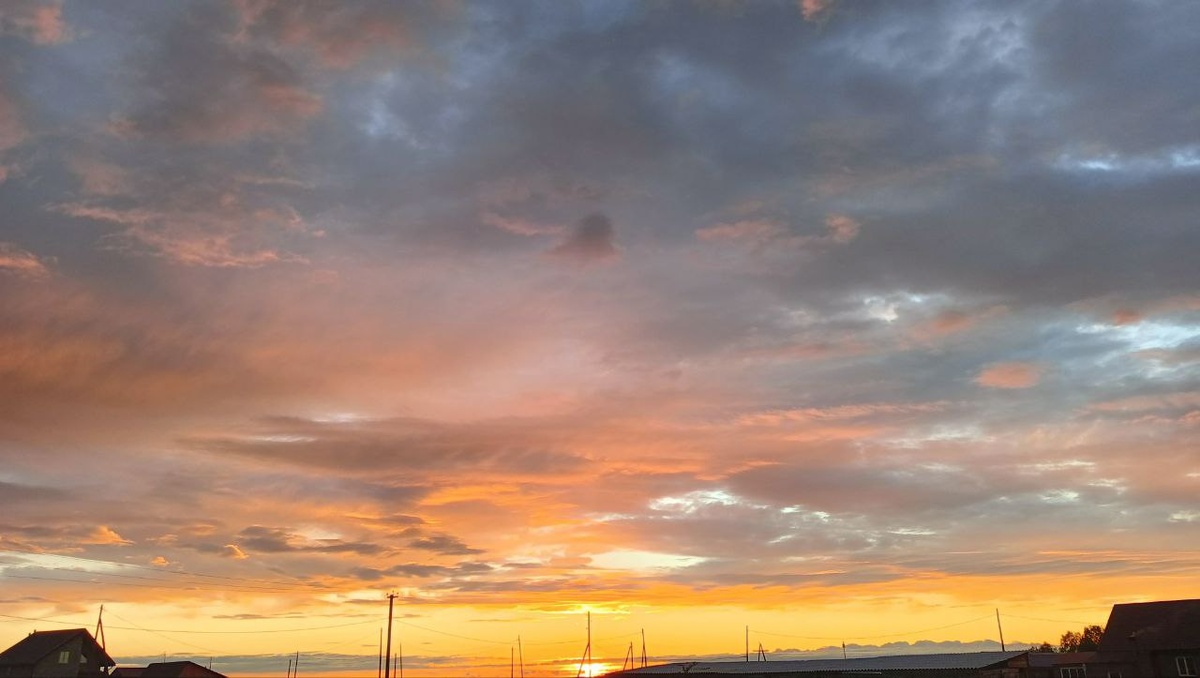 Я всегда думаю что если такой оранжевый или красный закат, то быть теплу