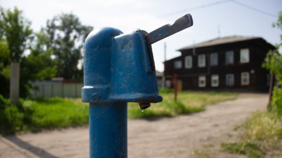    Водоснабжение. Вода в колонке.. Источник: Анна Меньшикова