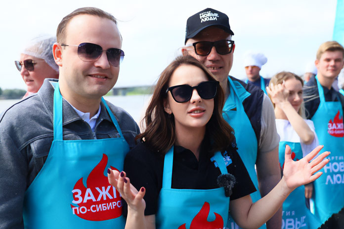    Слева направо: Владислав Даванков, Дарья Карасева и Илья Поляков. Фото предоставлено Дарьей Карасевой