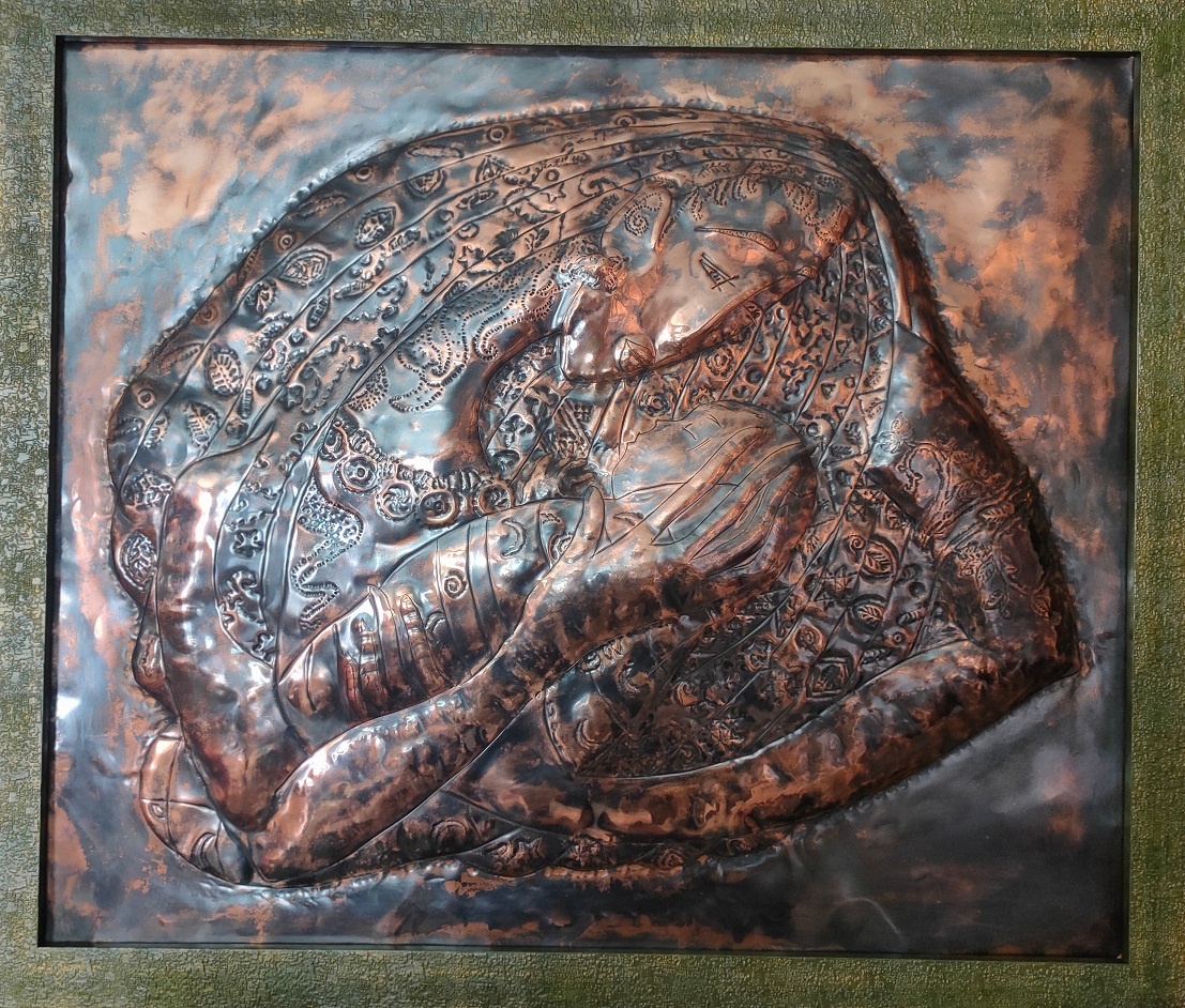 В интерьере . Байкальский сувенир. Панно. " Рождение Байкала". Серия  Байкальские Легенды". Чеканка . Медь.60 х 72  Иркутск 2023 г.