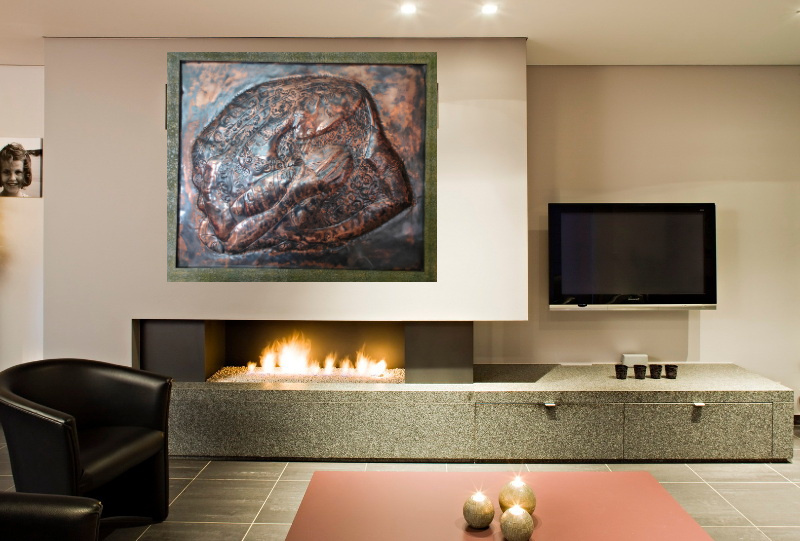 В интерьере . Байкальский сувенир. Панно. " Рождение Байкала". Серия  Байкальские Легенды". Чеканка . Медь.60 х 72  Иркутск 2023 г.