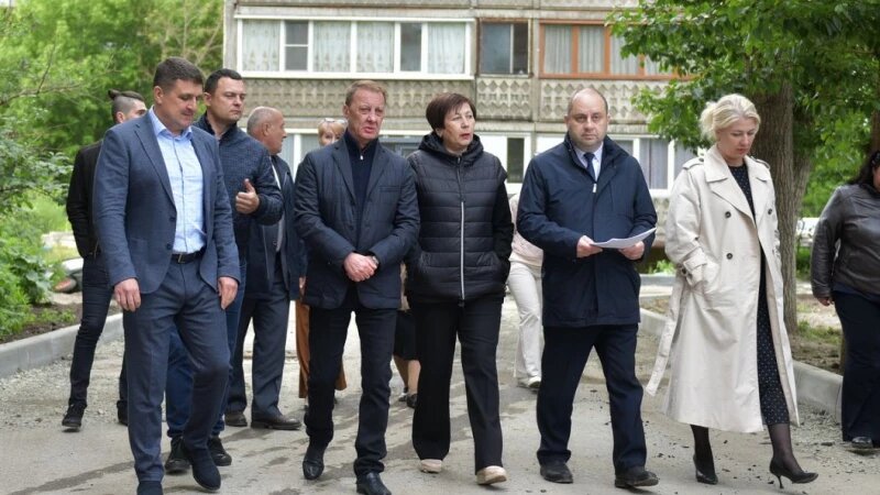     Выездное совещание, посвященное реализации национального проекта «Инфраструктура для жизни». Фото предоставлено пресс-службой Администрации Барнаула.