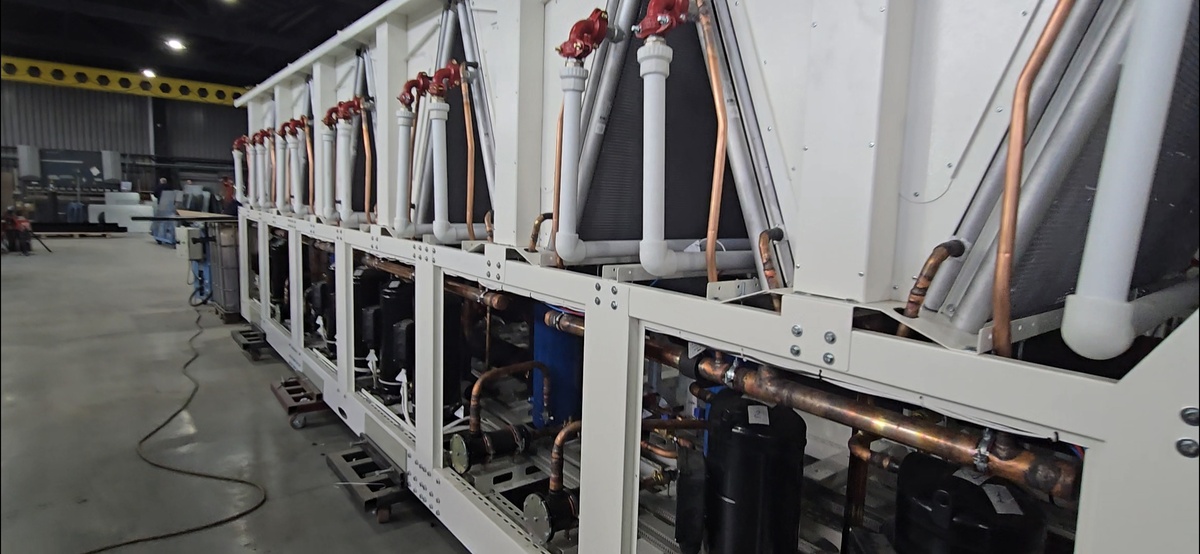 Чиллер C.Tech 15.900 Special с фрикулингом и встренной насосной станцией