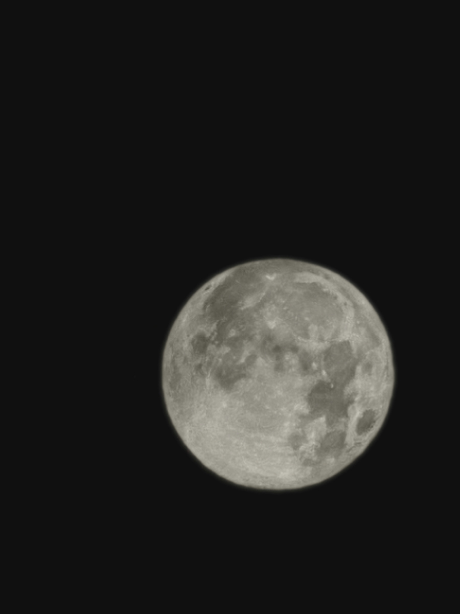 Расстояние до луны где-то 384.400 километров 