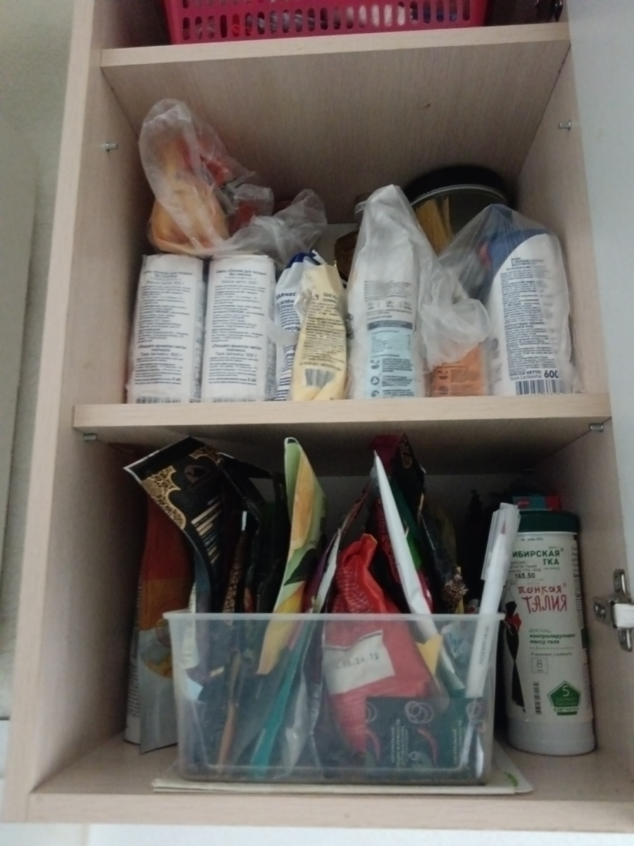 Вся моя бакалея. Много смесей без глютена. Так как у нас непереносимость пшеницы. Это конечно усложняет жизнь, но становится привычнее 