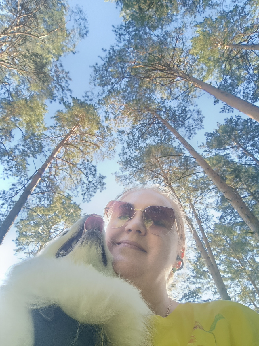 Фото автора с Бубочкой в нашем парке