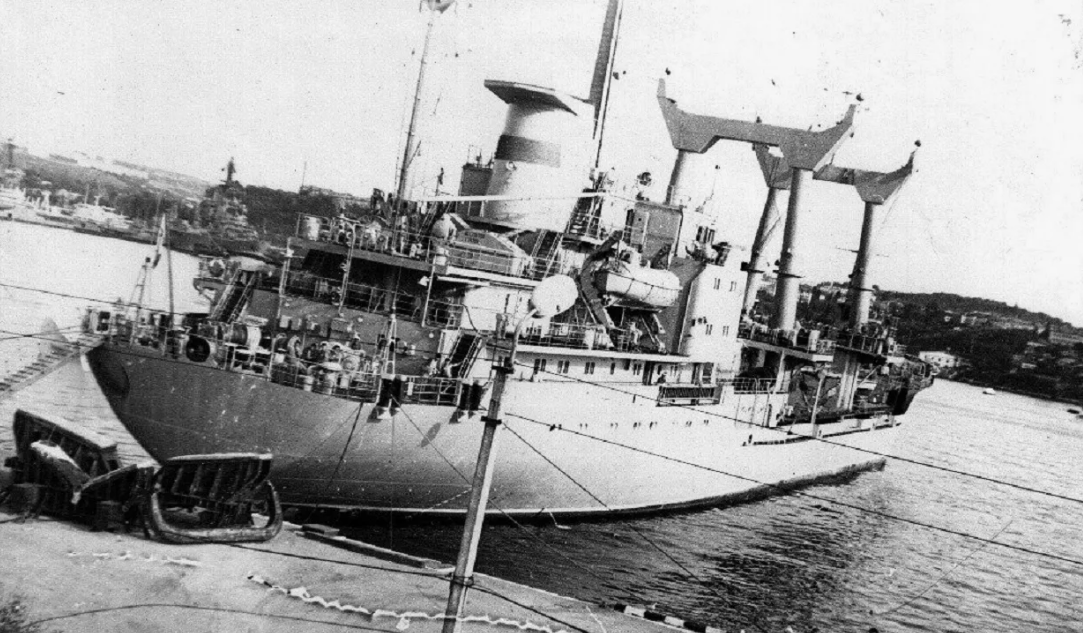 Это наше судно.  Фото:  forums.airbase.ru