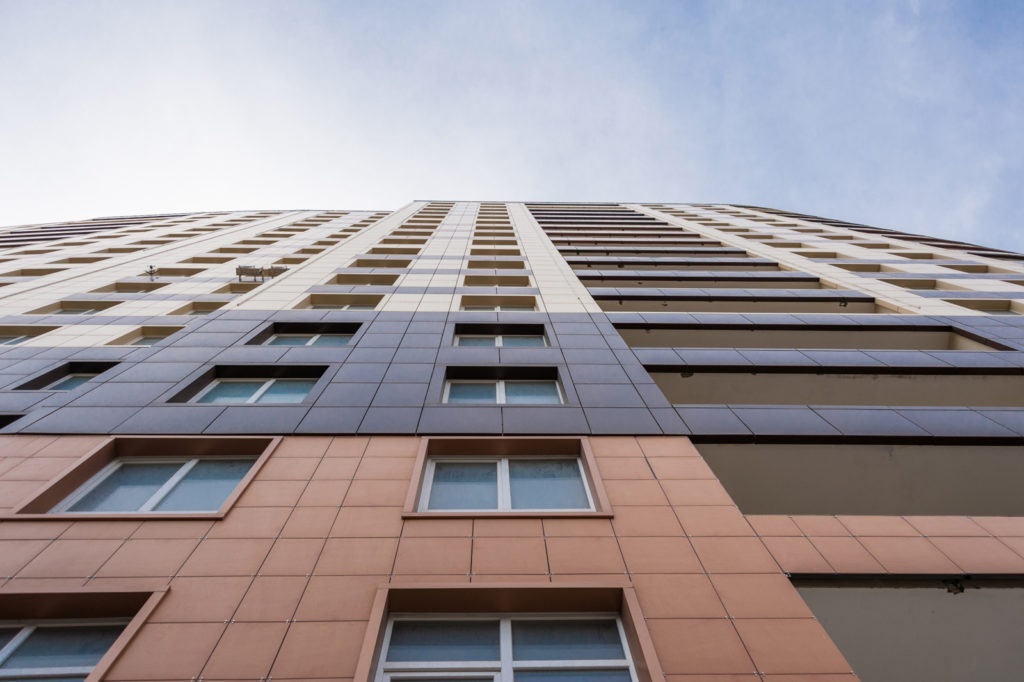 Вентилируемые фасады: что это такое, их преимущества и технология монтажа