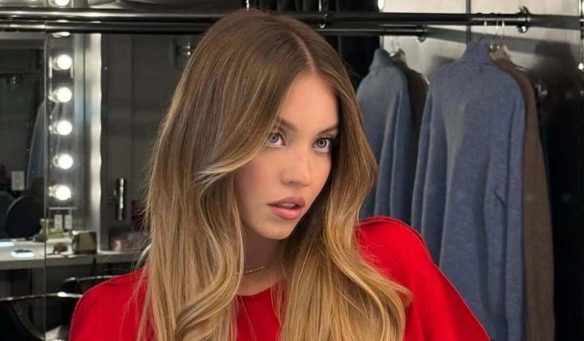     Звезда "Эйфории" Сидни Суини будет продавать мыло с добавлением воды, в которой мылась