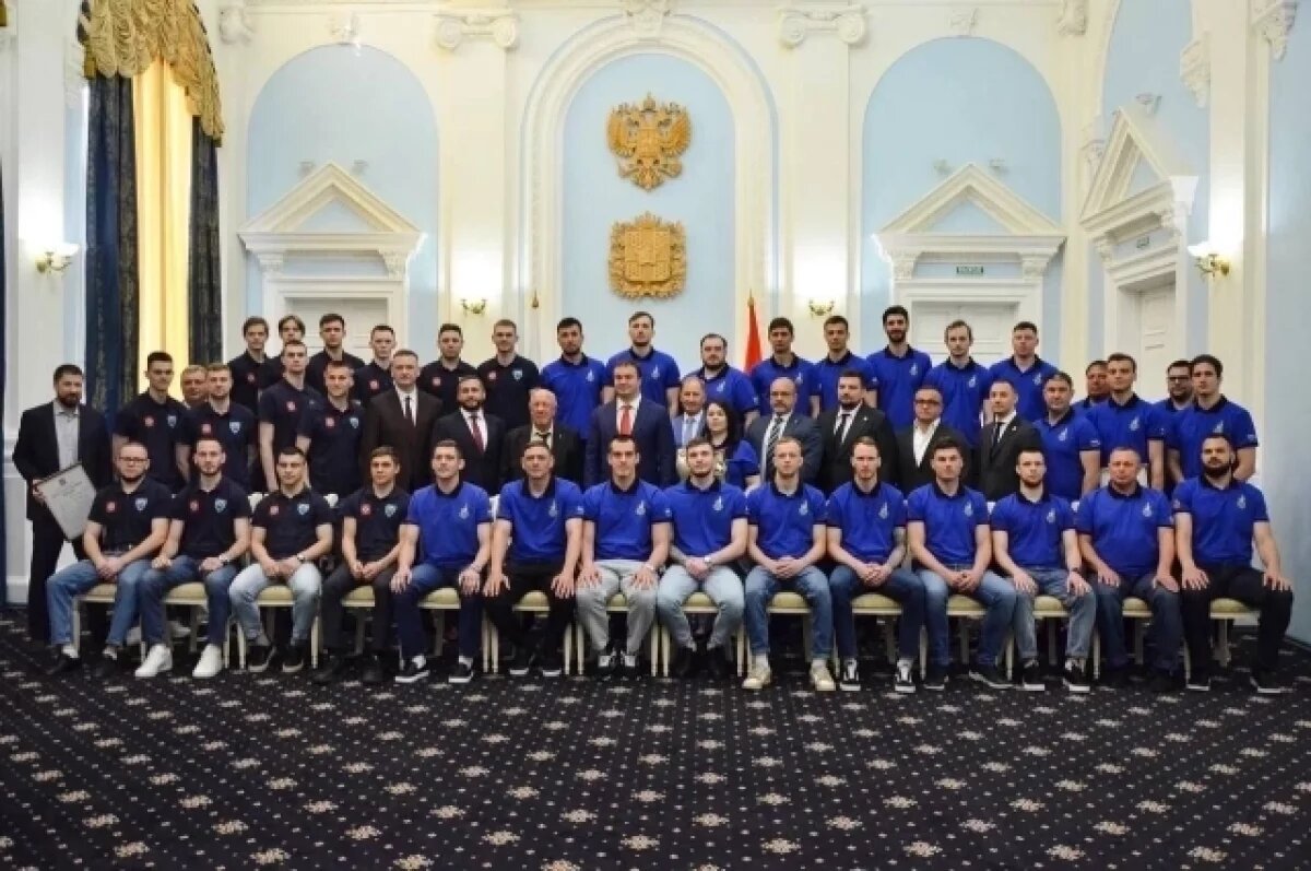    Виталий Хоценко поздравил омских гандболистов и флорболистов с победами