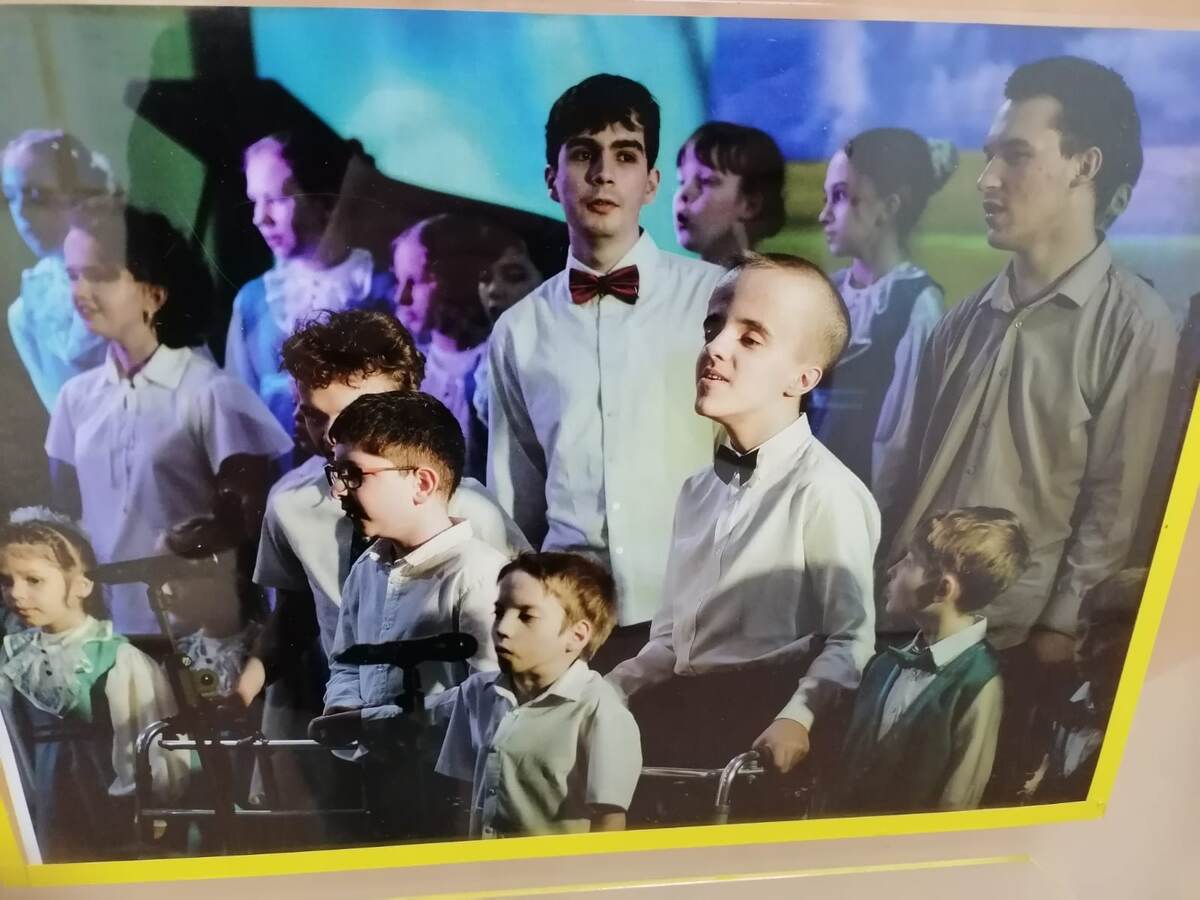 Смотрите, какое красивое фото нашла на информационном стенде. Спасибо неизвестному фотографу из ДЮЦ "Звёздочка." Ведь правда, красавчик. И умница? Даже не верится, что с ним так сложно договориться по некторым вопросам 