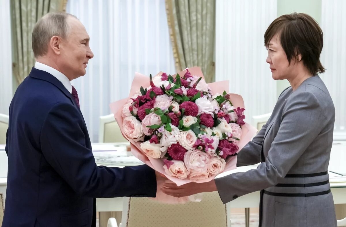    Правительство Японии отказалось комментировать встречу вдовы Абэ с Путиным