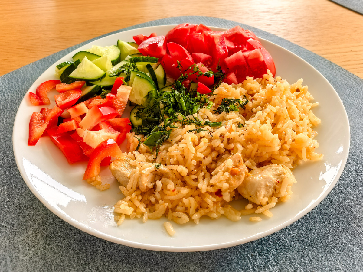 Плов и овощи