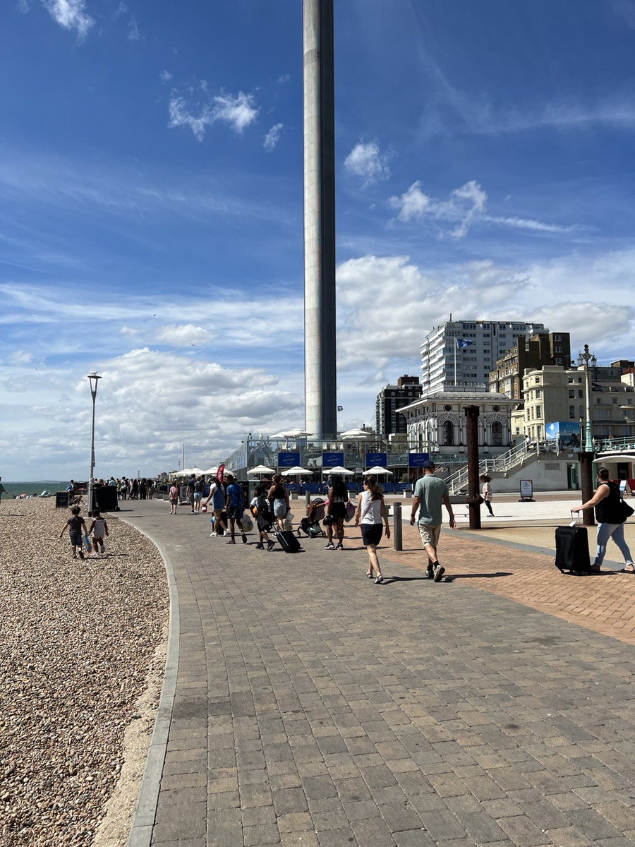 Прогулка по набережной. Брайтон. Южная Англия. Фото из личного архива 