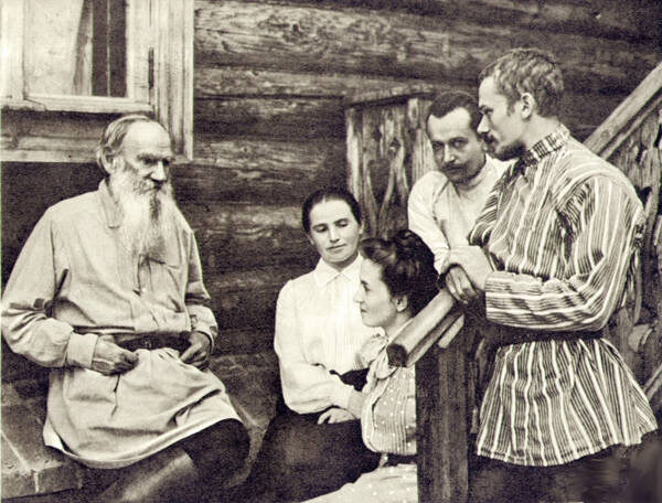 Лев Толстой среди своих