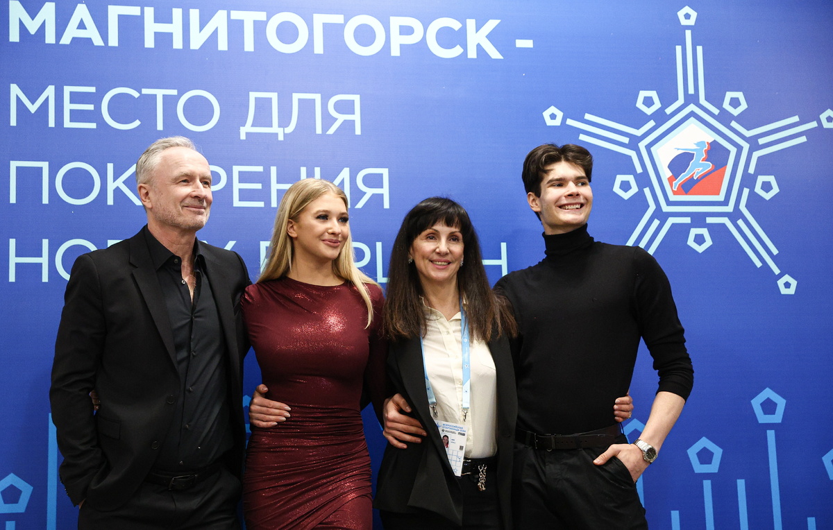    Александр Свинин, Софья Леонтьева, Ирина Жук и Даниил Горелкин  Сергей Бобылев/ТАСС