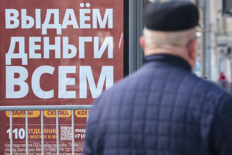    Через ужесточение ДКП Банк России действует не только на доступность кредитов, но и на сберегательную активность.   
Фото: «БИЗНЕС Online»