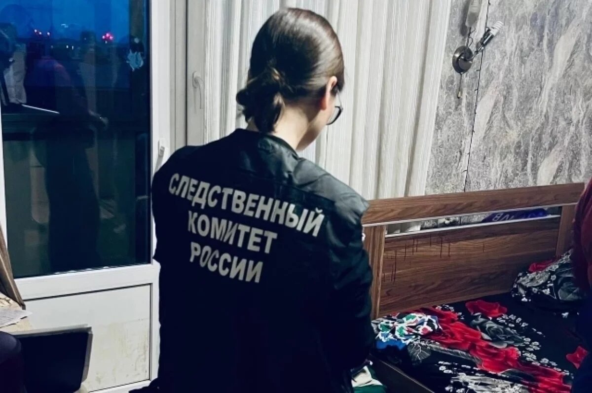    Тело убившего сына петербуржца нашли под окнами дома, где это случилось