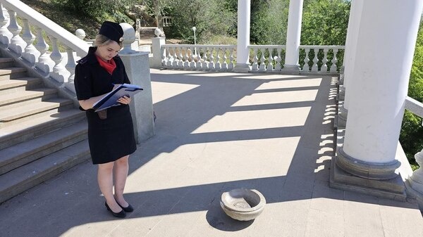    В Оренбурге возбудили уголовное дело по статье «Вандализм» после повреждения спуска к мосту реки Урал