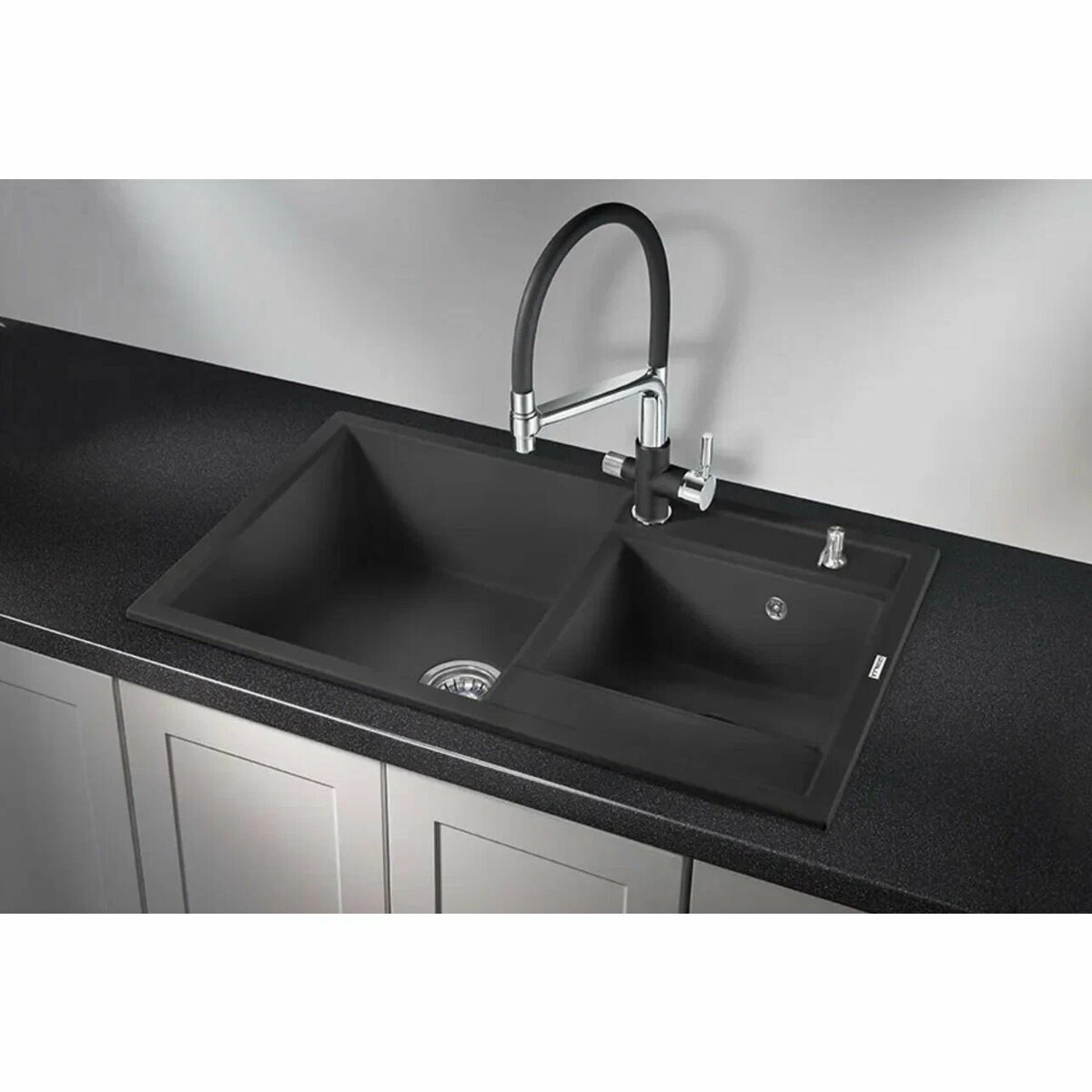 Кухонная мойка GRANULA 8201 и Кухонный смеситель GRANULA 0075