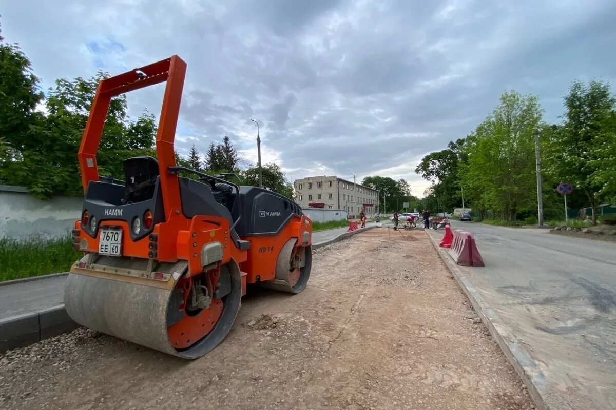    Парковку обустраивают на улице Госпитальной в Пскове