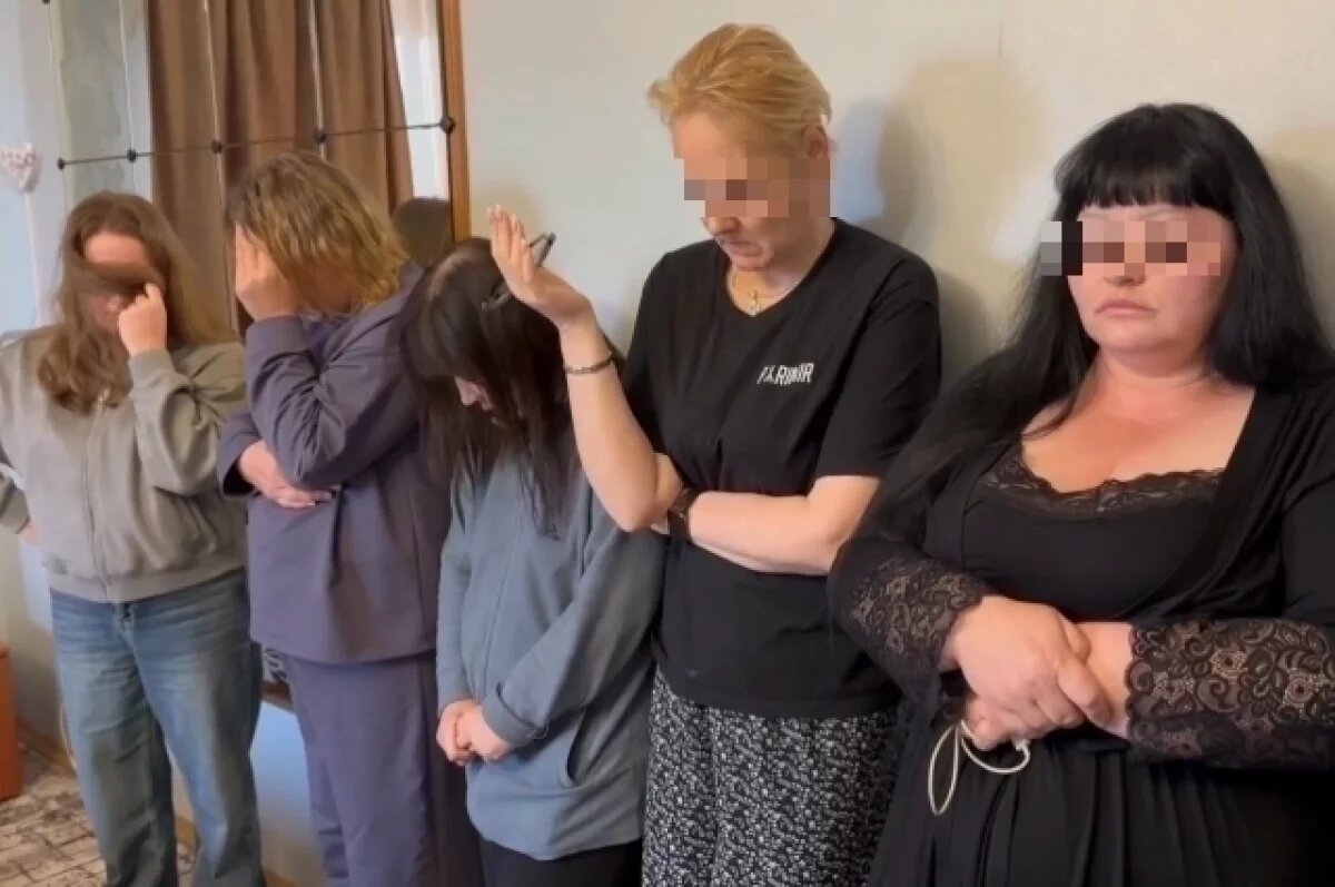    Полиция показала, как задерживала проституток из сети притонов в Петербурге