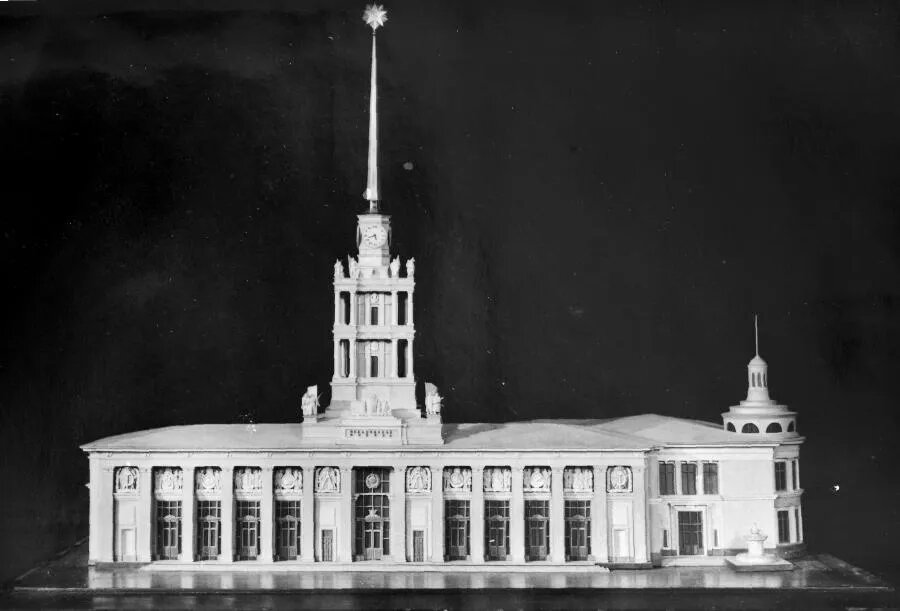 Макет здания Финляндского вокзала, выполненный в соответствии с проектом Николая Баранова и Якова Лукина. 1949 г./ФОТО из фондов ЦГАНТД СПб. РЕПРОДУКЦИЯ АВТОРА