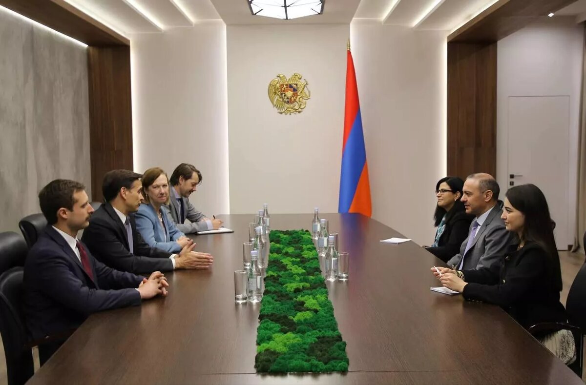 © Photo : press office of the U.S. Embassy Yerevan