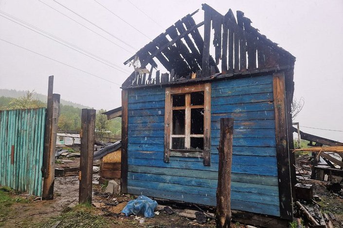    Сгоревший дом. Фото пресс-службы прокуратуры Иркутской области