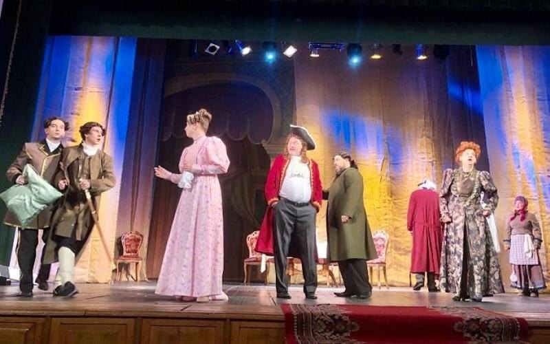    Фото - сцена из постановки «Недоросль» admin