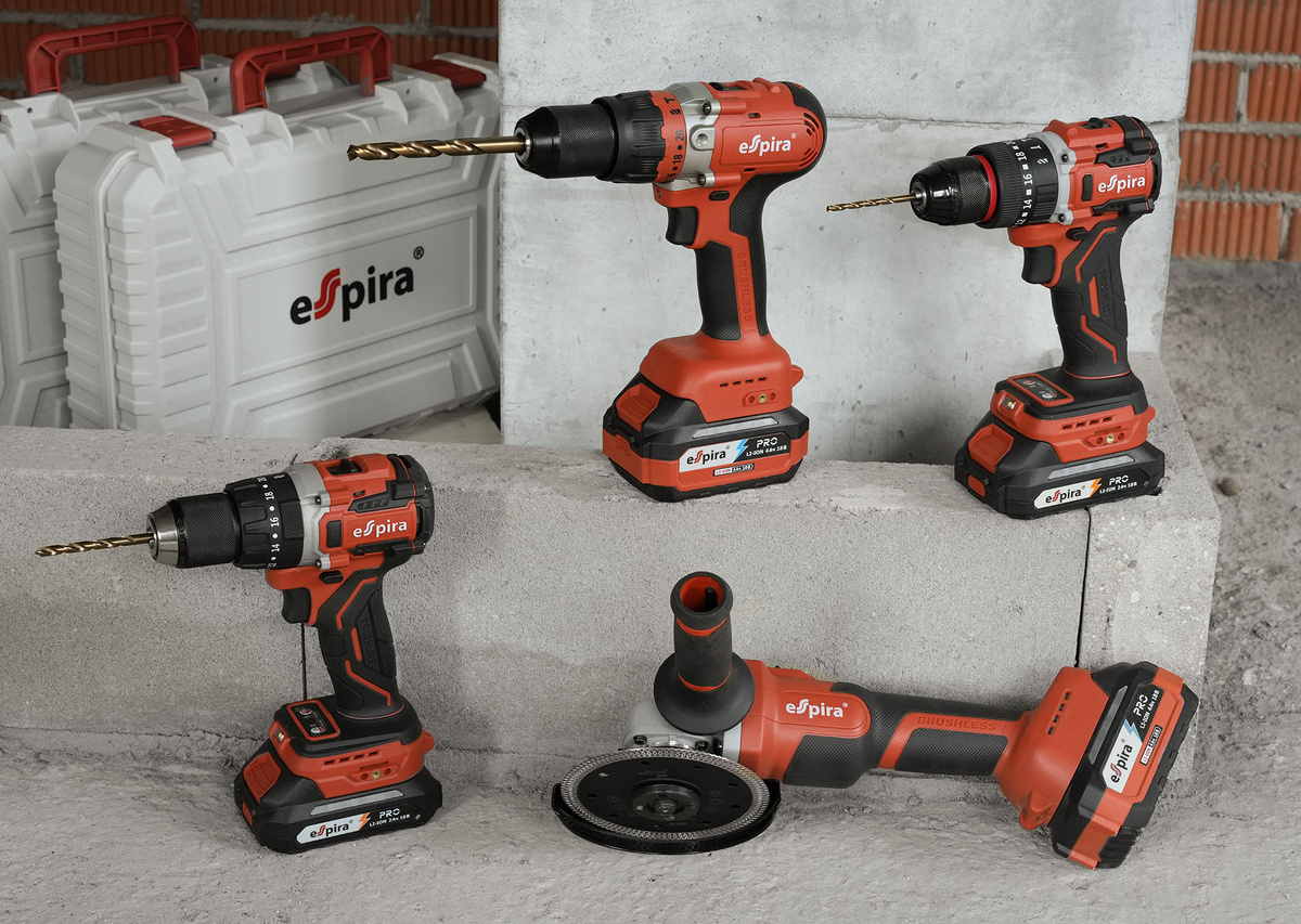 Слева направо дрели-шуруповерты: CDI-i02, CDI-i01, CDI-i03, внизу: УШМ CAGI-125-01