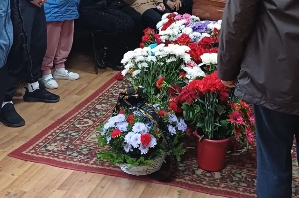    Опубликованы кадры прощания с убитыми в Байкальске подростками