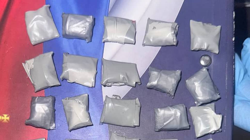 Под Нижнекамском молодые люди пытались избавиться от наркотиков при встрече с полицией.📷Фото: пресс-служба МВД Татарстана