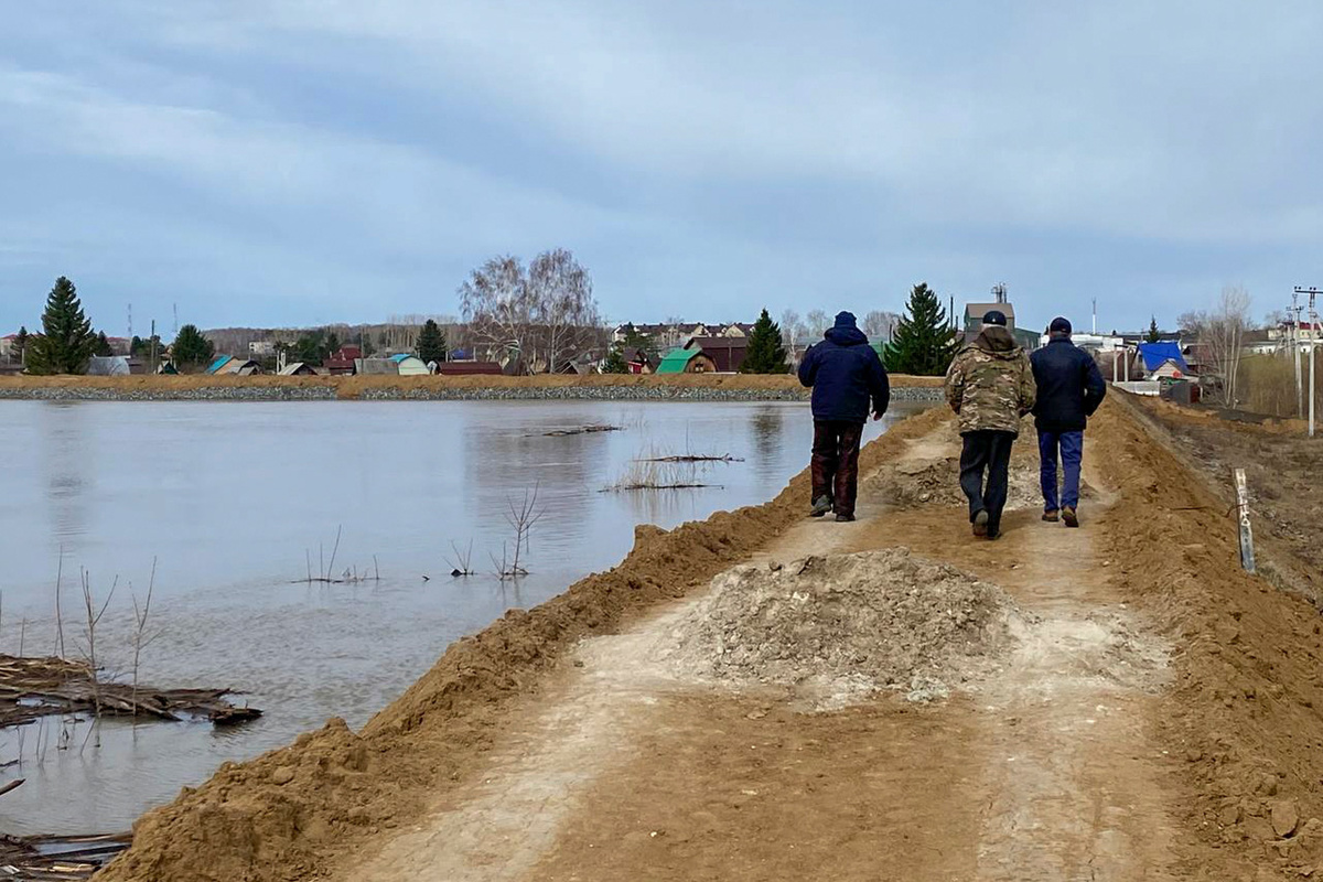 Региональные власти напомнили, что сохраняются подтопления ДНТ «Кильдинское» и «Профснаб».  Фото: Фото: ФедералПресс / Наталья Шалыгина