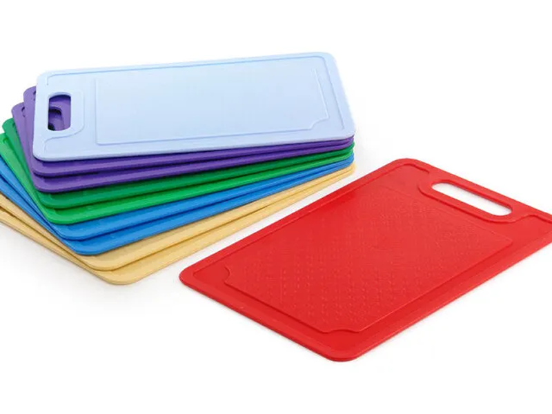 Источник фото: https://complexbar.ru/blog/korotko-o-produktsii/plastikovye-razdelochnye-doski/