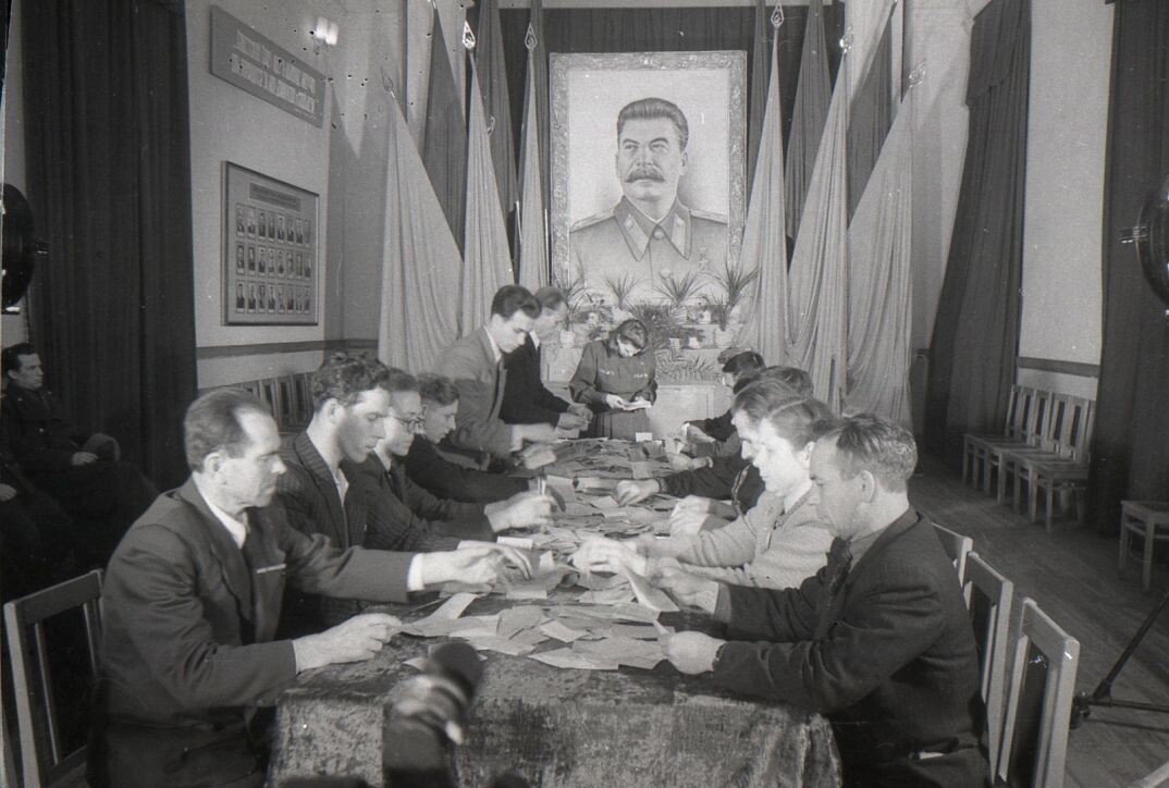 Подсчет голосов на выборах в Верховный Совет в городе Куйбышев, март 1950 года