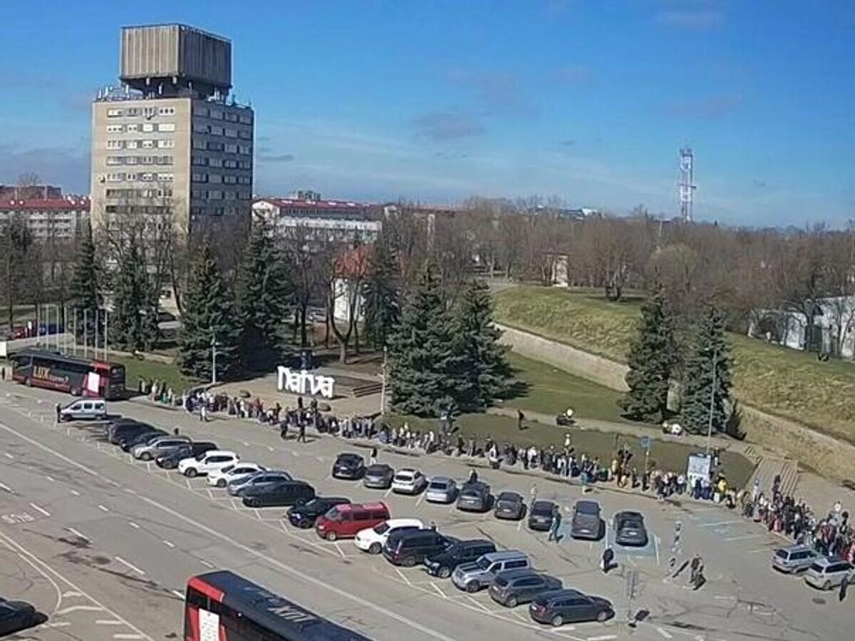    Очередь на КПП "Нарва — Ивангород"© Кадр видео balticlivecam